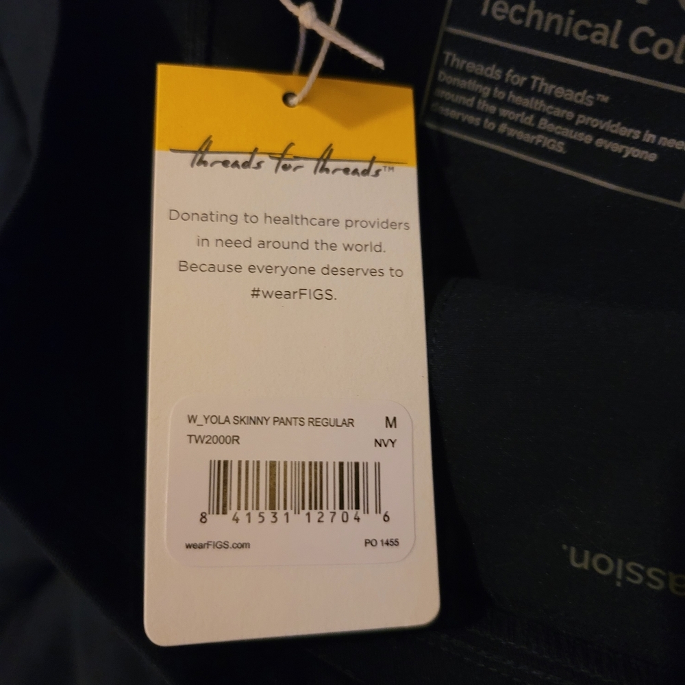 NWT Figs Yola Skinny Navy Cargo Scrub Pants - Picture 4 of 4